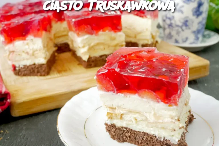 Ciasto Truskawkowa Rozkosz – Biszkopt z Kremem i Galaretką